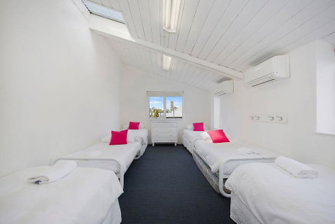 Plummers Mill - Central Townhouse - E Caravan Parks 7