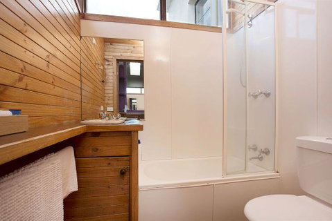 Plummers Mill - Central Townhouse - E Caravan Parks 5