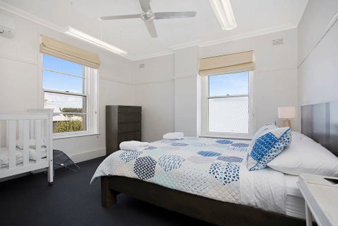 Plummers Mill - Central Townhouse - E Caravan Parks 3