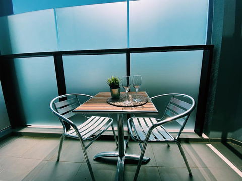 RNR Serviced Apartments North Melbourne - E Caravan Parks 1