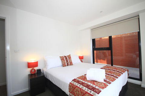 RNR Serviced Apartments North Melbourne - E Caravan Parks 19