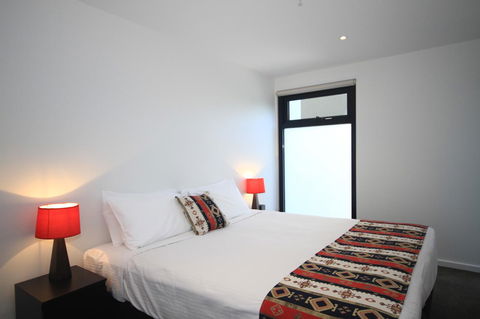 RNR Serviced Apartments North Melbourne - E Caravan Parks 11