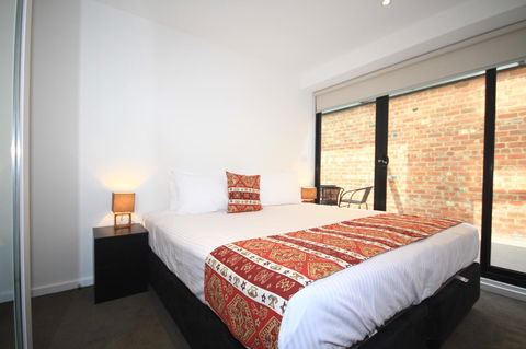 RNR Serviced Apartments North Melbourne - E Caravan Parks 14