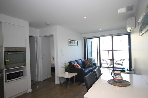 RNR Serviced Apartments North Melbourne - E Caravan Parks 10
