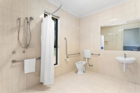 Quality Hotel Point Cook - E Caravan Parks 1