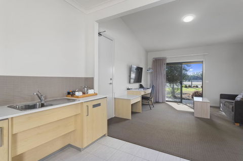 Quality Hotel Point Cook - E Caravan Parks 10