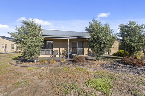 Quality Hotel Point Cook - E Caravan Parks 14