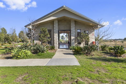 Quality Hotel Point Cook - E Caravan Parks 22