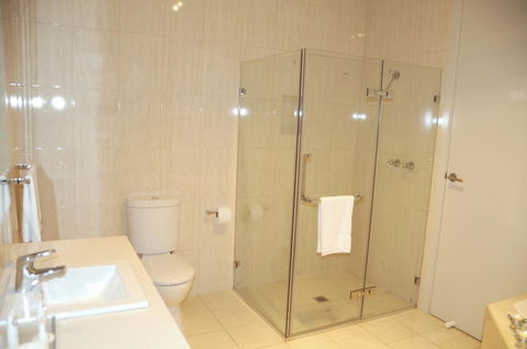 Quality Hotel Point Cook - E Caravan Parks 40