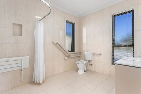 Quality Hotel Point Cook - E Caravan Parks 13
