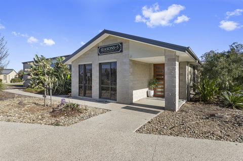 Quality Hotel Point Cook - E Caravan Parks 2