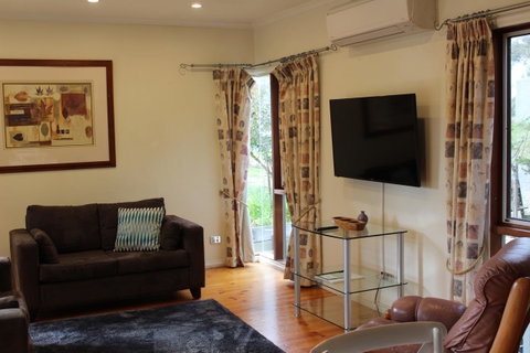 Australian Home Away @ Wonga Park Brushy Creek - E Caravan Parks 9