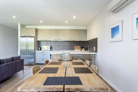 Blairgowrie Apartment 2 - On The Beach - E Caravan Parks 2