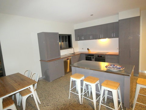 3 Bells Alpine Cottage - E Caravan Parks 4