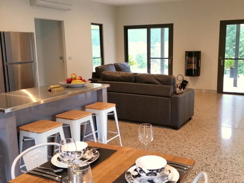 3 Bells Alpine Cottage - E Caravan Parks 15