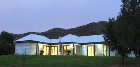 3 Bells Alpine Cottage - E Caravan Parks 11