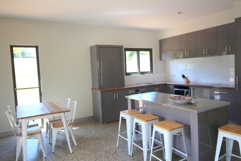 3 Bells Alpine Cottage - E Caravan Parks 13
