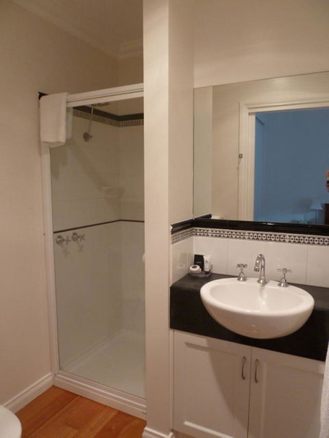 Beechwood Apartment - E Caravan Parks 8