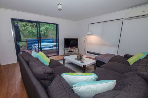 Demure Charm - E Caravan Parks 9