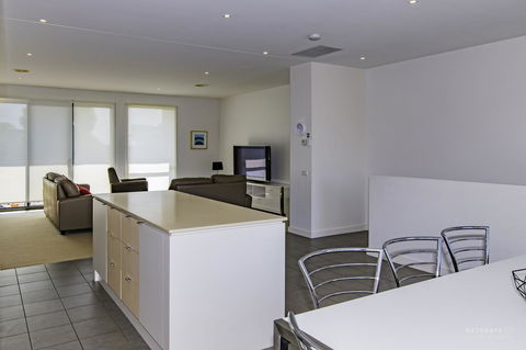 Torquay Golf Retreats - Pool, Beach, Tennis, Golf - E Caravan Parks 3