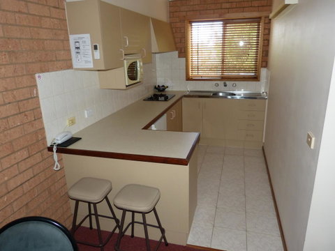Blue Whale Motor Inn & Apartments - E Caravan Parks 25