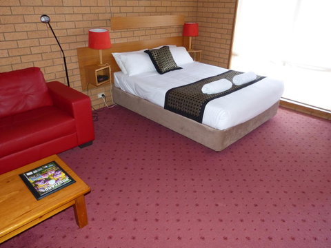 Blue Whale Motor Inn & Apartments - E Caravan Parks 26