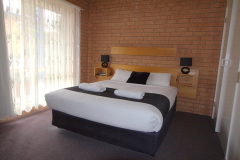 Blue Whale Motor Inn & Apartments - E Caravan Parks 23