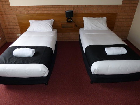 Blue Whale Motor Inn & Apartments - E Caravan Parks 29