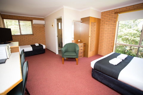Blue Whale Motor Inn & Apartments - E Caravan Parks 13