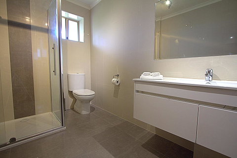 Blue Whale Motor Inn & Apartments - E Caravan Parks 32