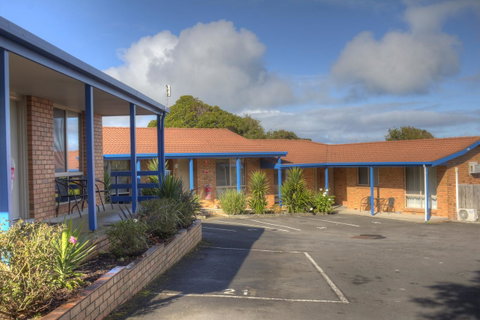 Blue Whale Motor Inn & Apartments - E Caravan Parks 35