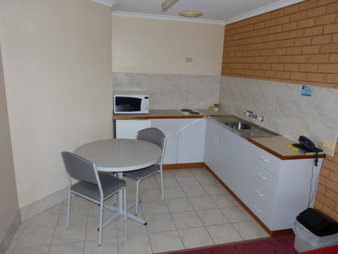 Blue Whale Motor Inn & Apartments - E Caravan Parks 27