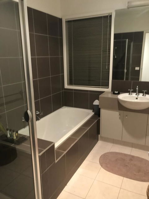 Black Lotus Townhouse - E Caravan Parks 10