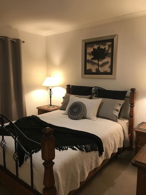Black Lotus Townhouse - E Caravan Parks 4
