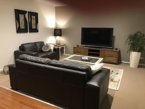 Black Lotus Townhouse - E Caravan Parks 7