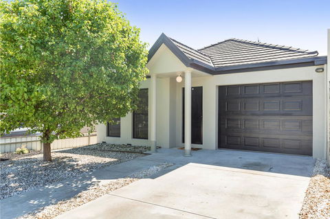 Black Lotus Townhouse - E Caravan Parks 0