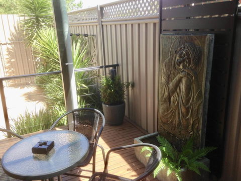 Black Lotus Townhouse - E Caravan Parks 2