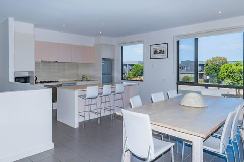 1 Sunset Place - E Caravan Parks 0