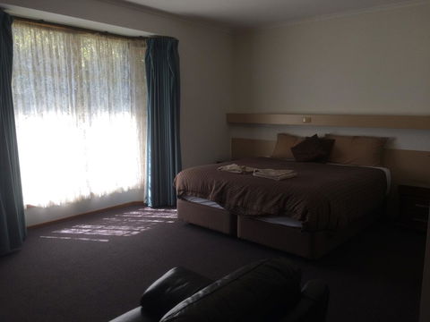 Ambassador Motor Inn - E Caravan Parks 17