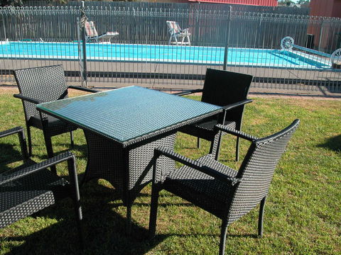 Ambassador Motor Inn - E Caravan Parks 44