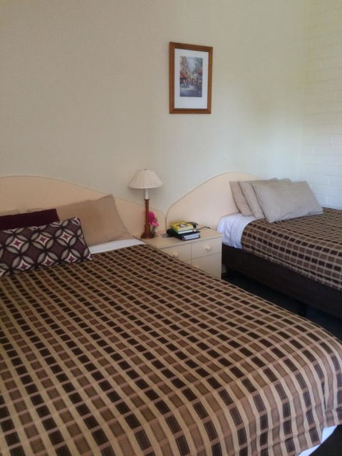 Ambassador Motor Inn - E Caravan Parks 27
