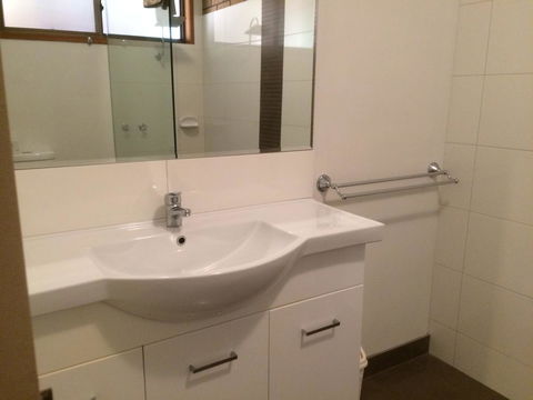 Ambassador Motor Inn - E Caravan Parks 19