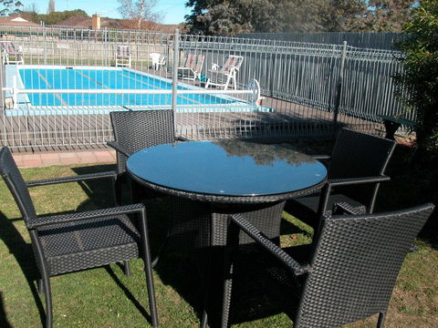 Ambassador Motor Inn - E Caravan Parks 40