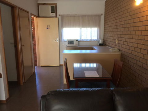 Ambassador Motor Inn - E Caravan Parks 16