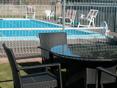 Ambassador Motor Inn - E Caravan Parks 38