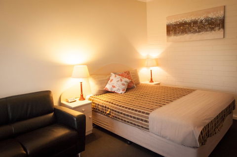 Ambassador Motor Inn - E Caravan Parks 33