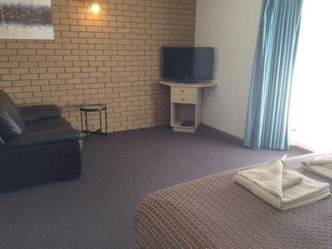 Ambassador Motor Inn - E Caravan Parks 15