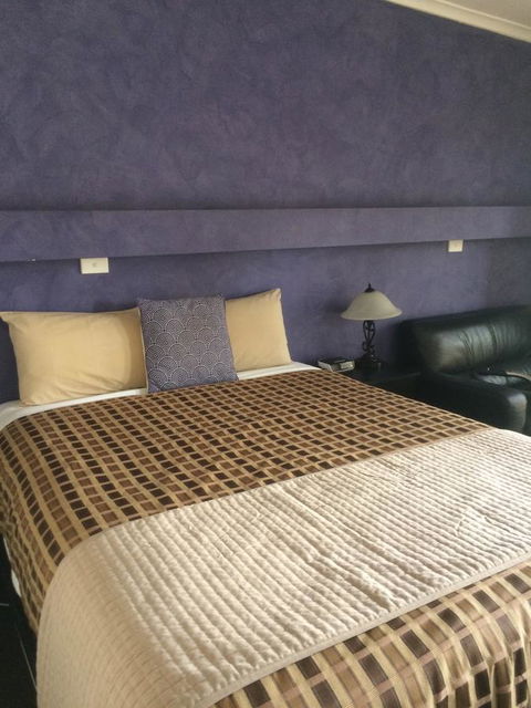 Ambassador Motor Inn - E Caravan Parks 30