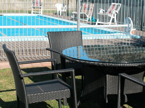 Ambassador Motor Inn - E Caravan Parks 43
