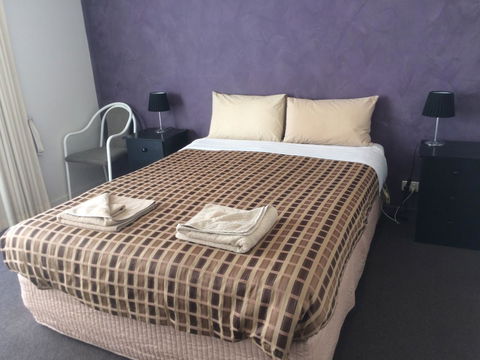 Ambassador Motor Inn - E Caravan Parks 4